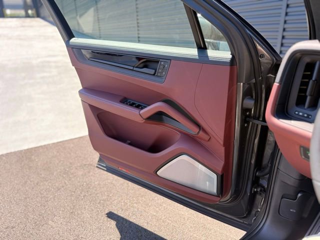 New 2025 Porsche Cayenne GTS image 12