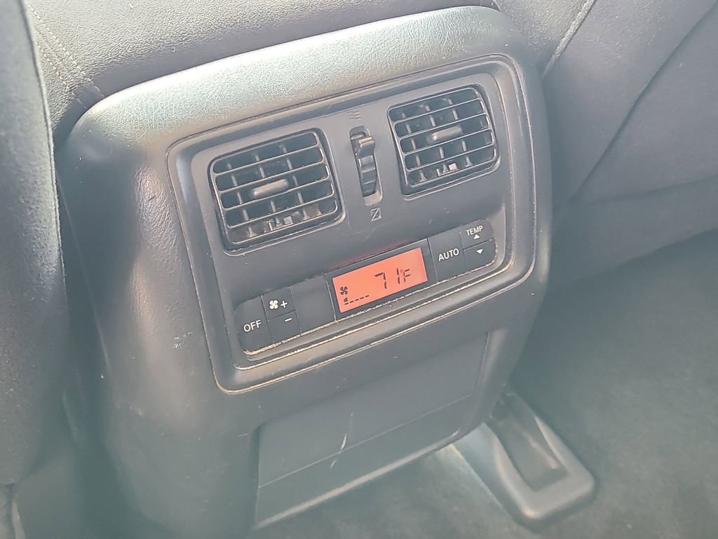 Used 2016 Nissan Pathfinder SV image 23