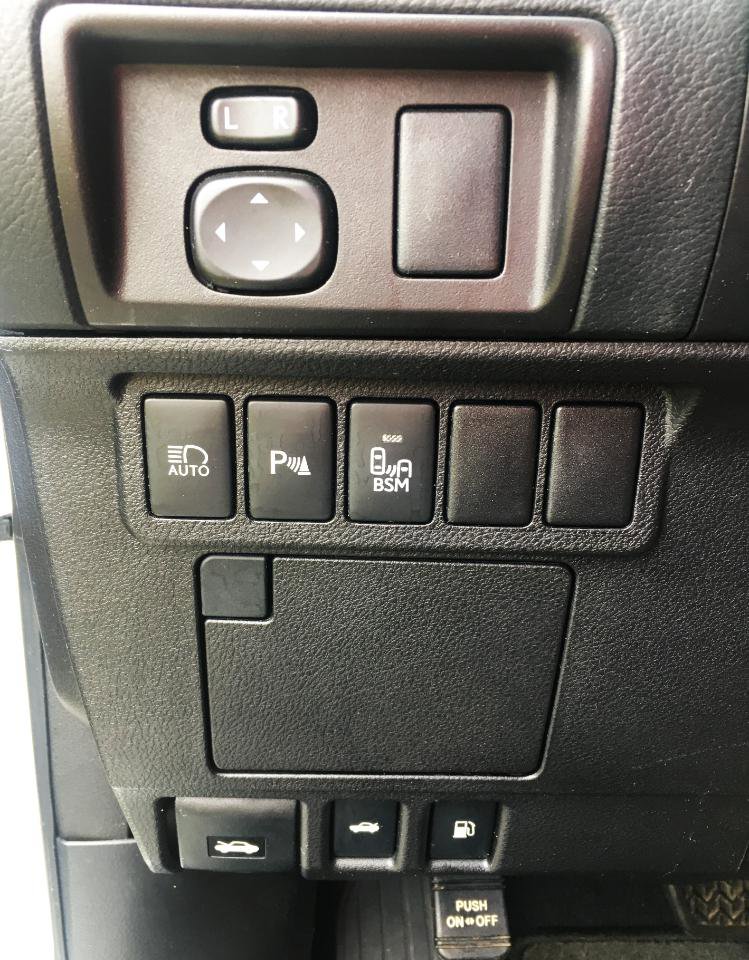 Used 2016 Lexus ES 350 w/ Luxury Package w/Wood Trim FWD image 24