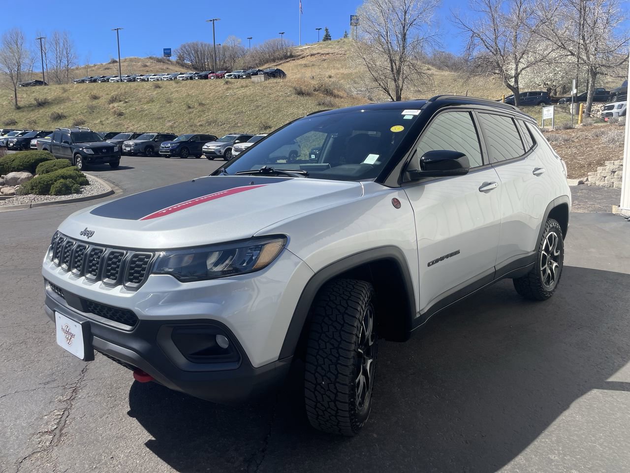 Used 2025 Jeep Compass Trailhawk AWD/4WD image 3