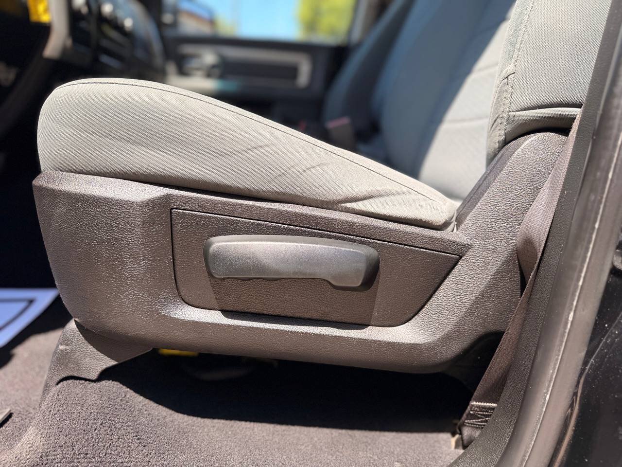 Used 2019 RAM 1500 Classic SLT RWD image 24