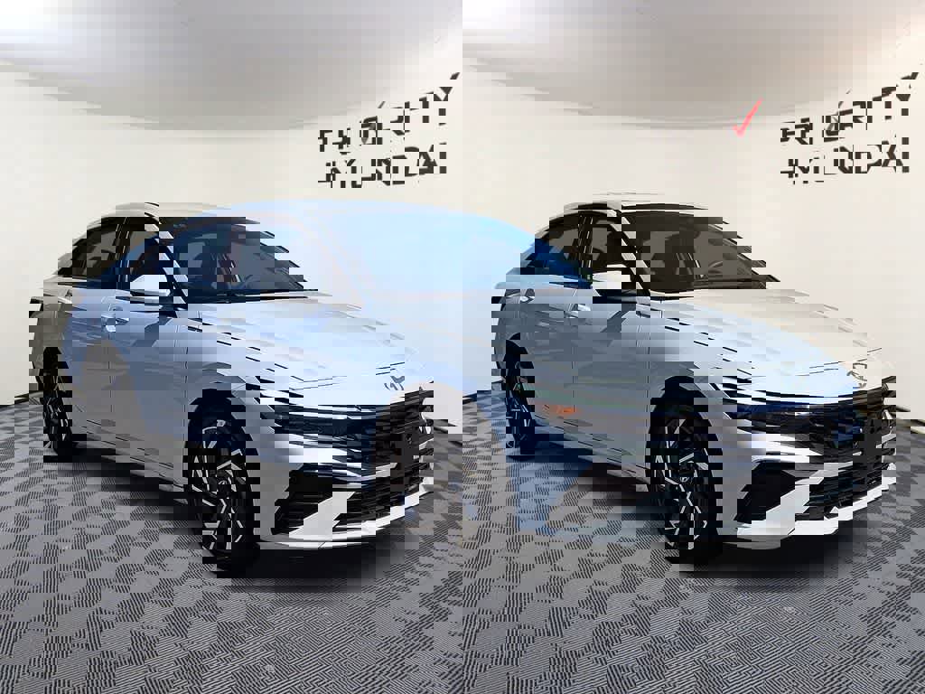 Used 2025 Hyundai Elantra SEL FWD image 3