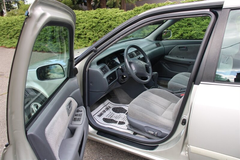 Used 2000 Toyota Camry LE w/ Value Pkg 3 FWD image 5