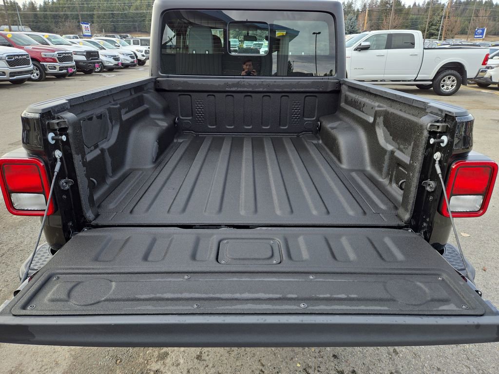 Used 2025 Jeep Gladiator Sport image 27
