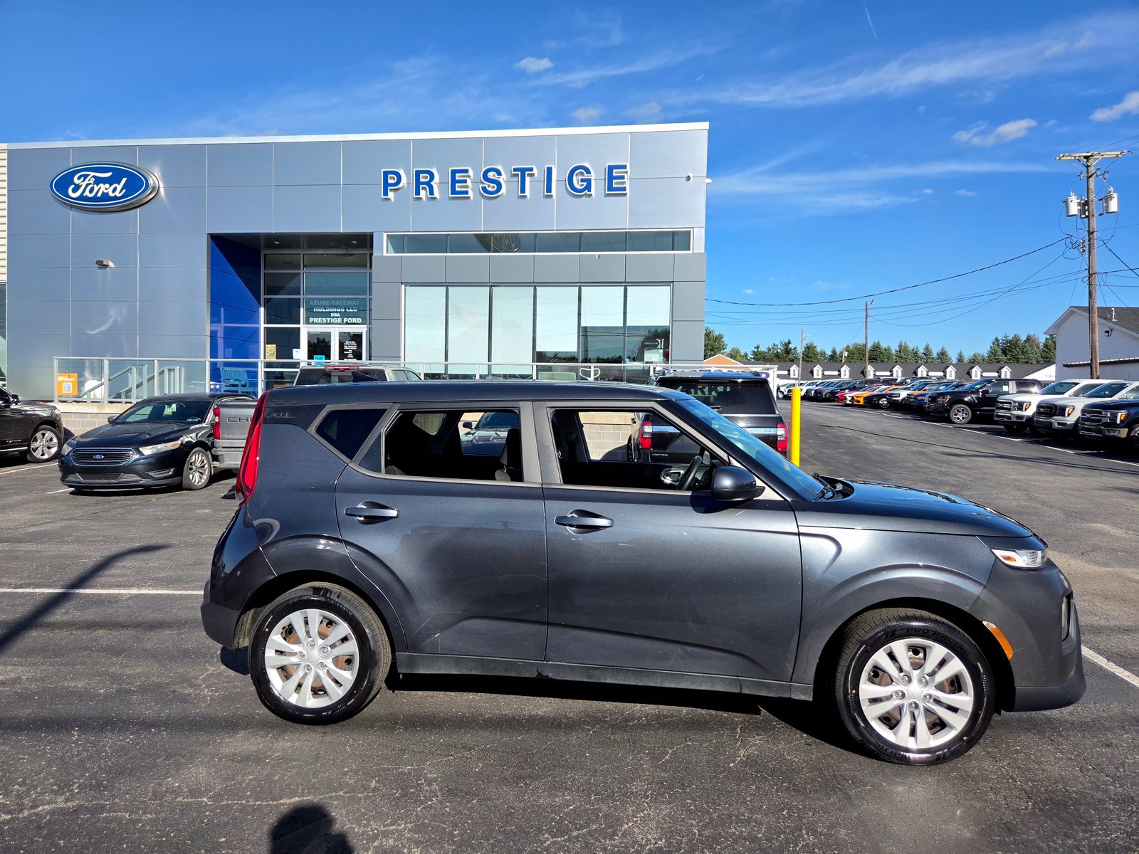 Used 2022 Kia Soul LX FWD image 3
