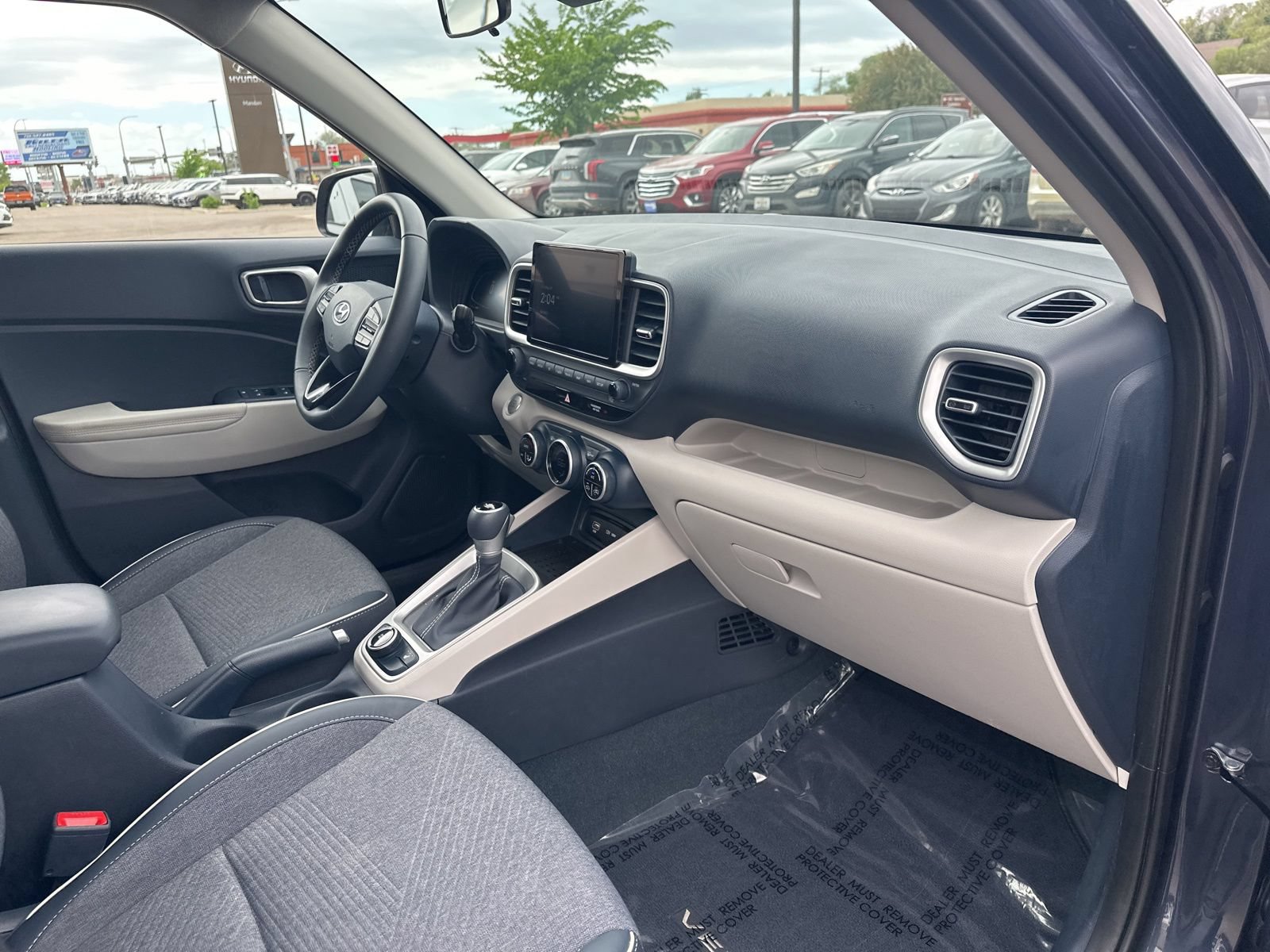 Used 2025 Hyundai Venue Limited FWD image 29