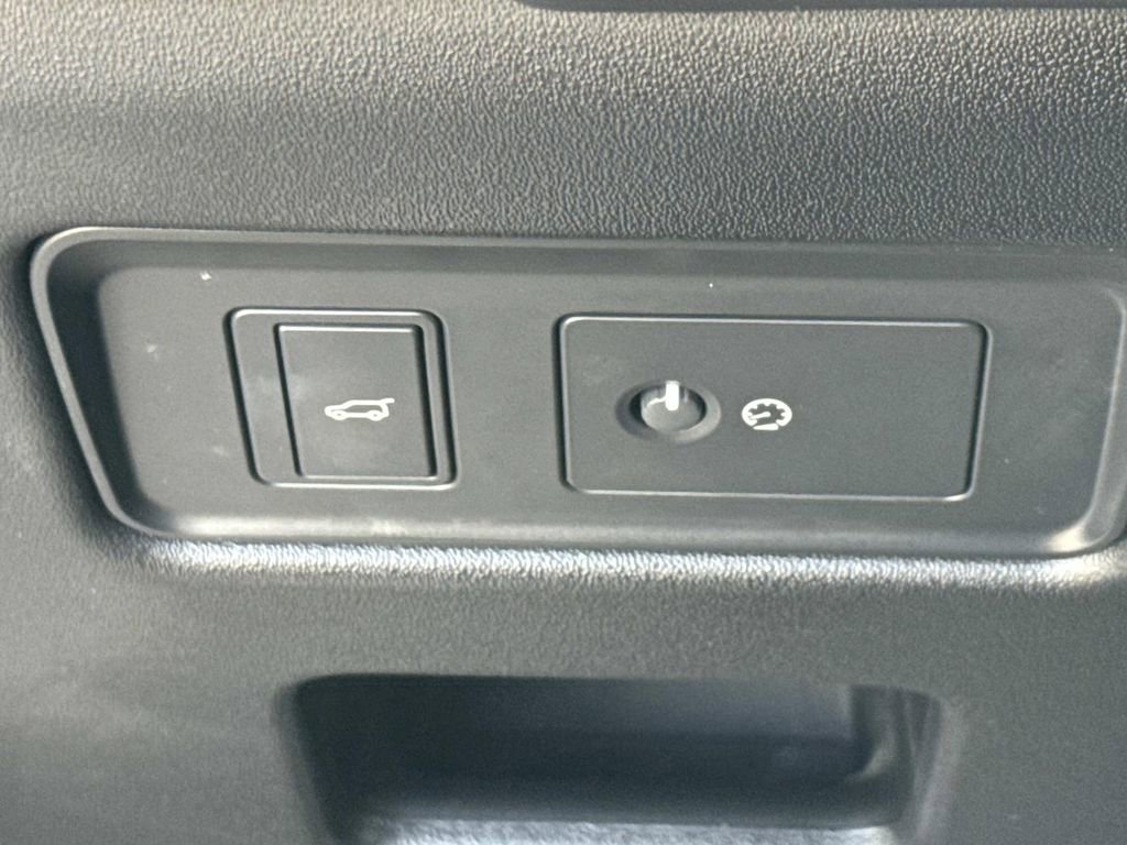Used 2020 Land Rover Discovery HSE image 13