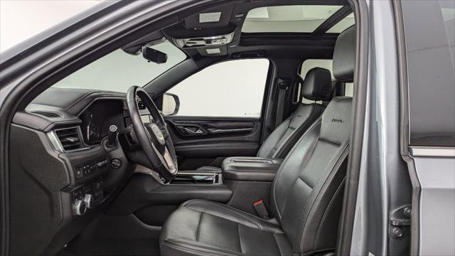 Used 2021 GMC Yukon XL Denali w/ Denali Premium Package image 14