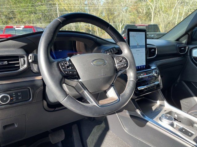 Used 2022 Ford Explorer Platinum w/ Equipment Group 601A image 21