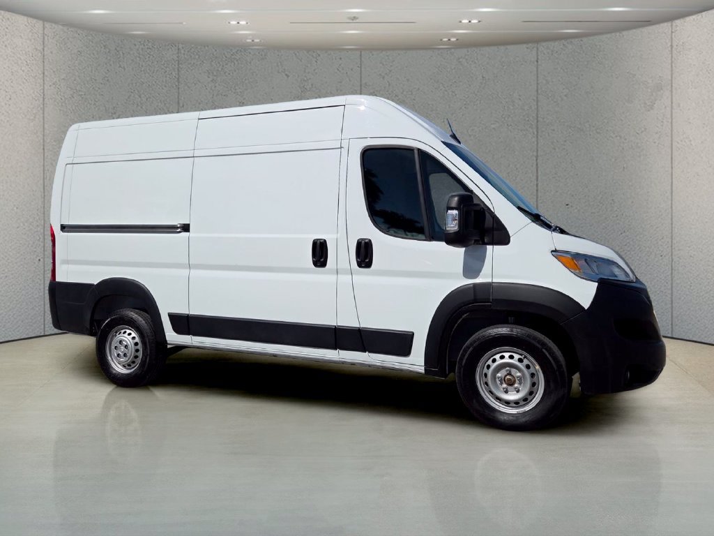 Used 2024 RAM ProMaster 2500 w/ Convenience Group FWD image 3