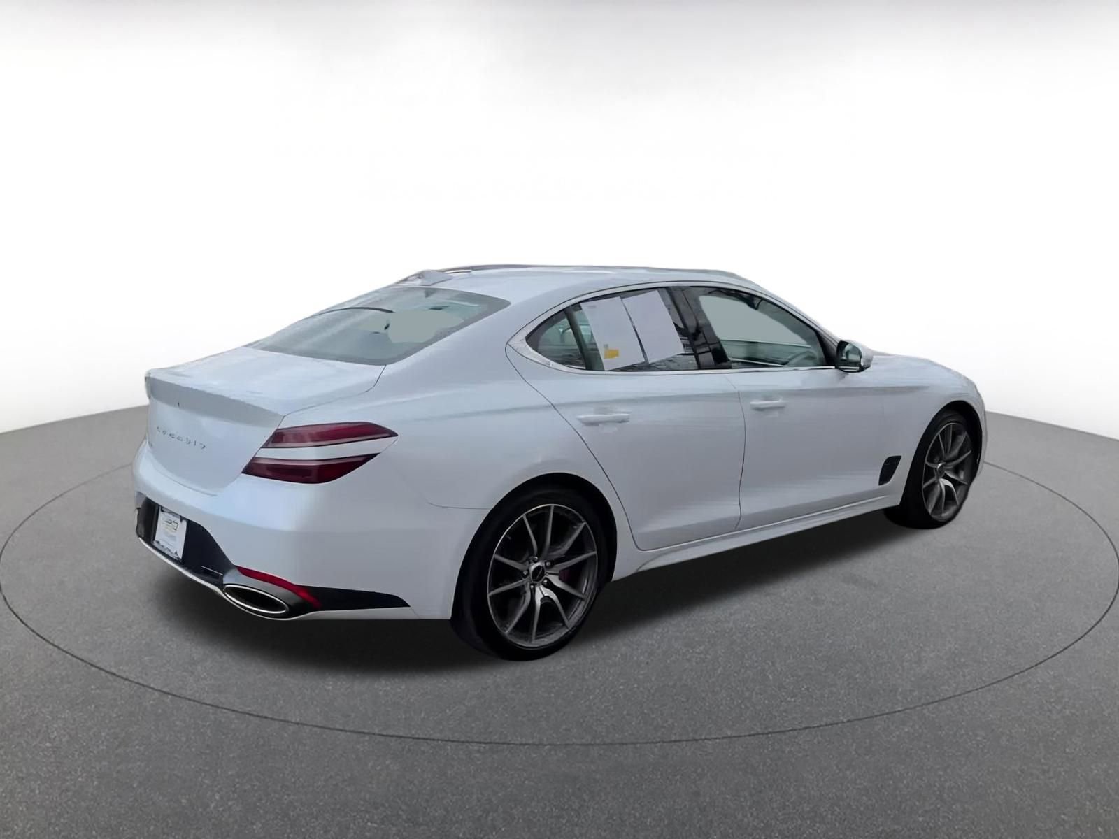 Used 2025 Genesis G70 2.5T image 15