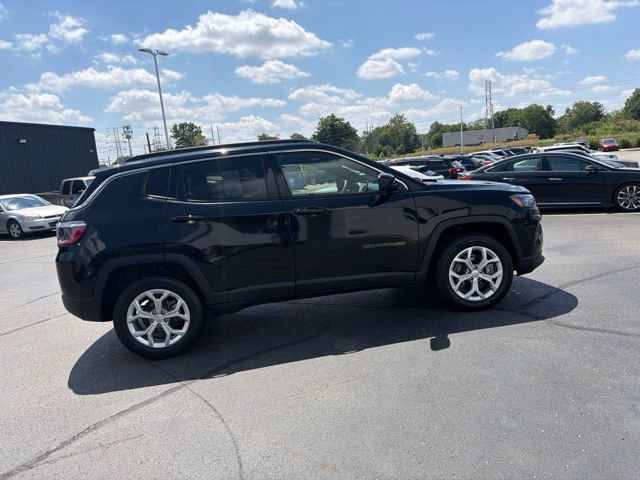Used 2024 Jeep Compass Latitude AWD/4WD image 5