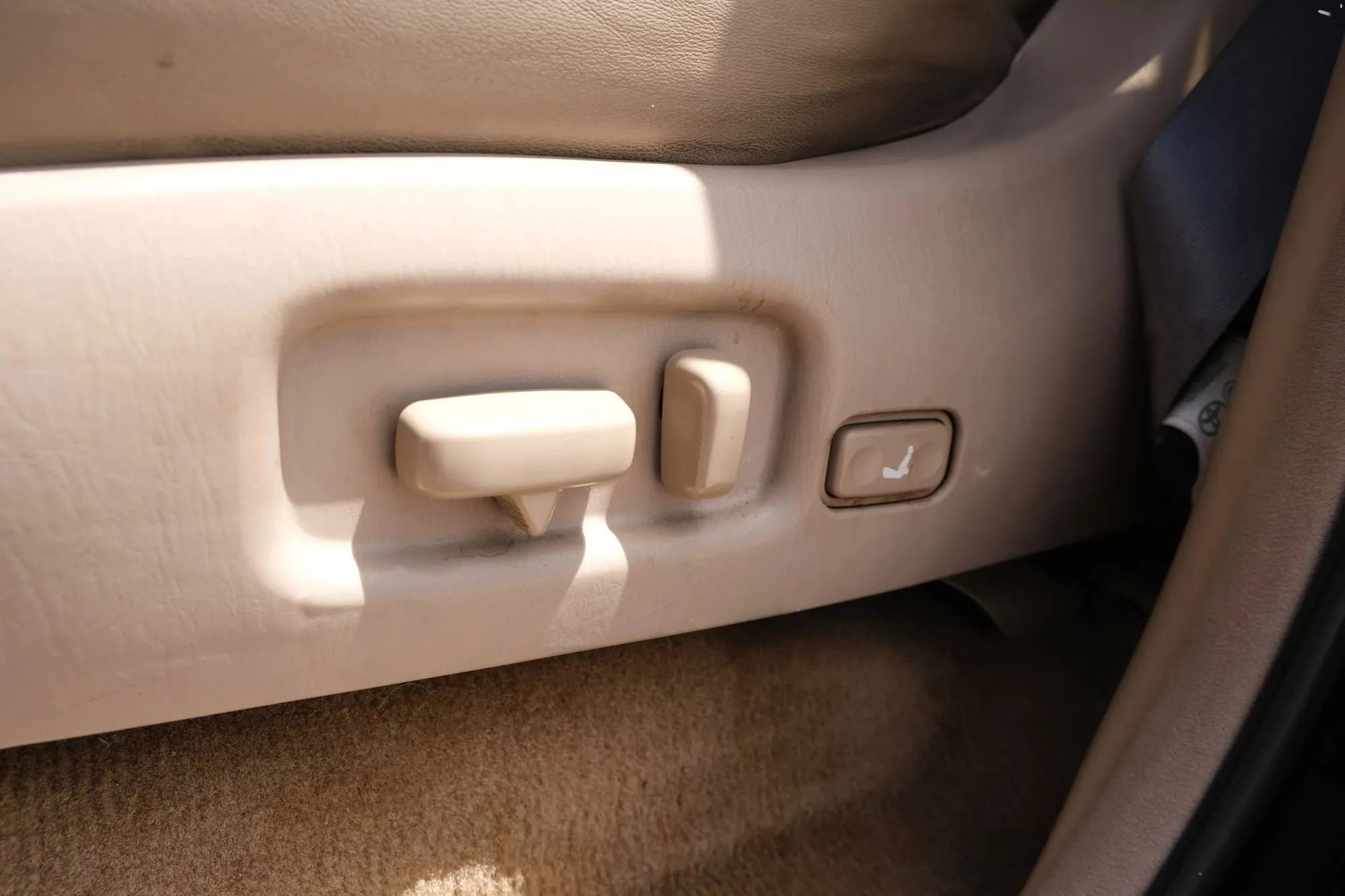 Used 2000 Toyota Land Cruiser AWD/4WD image 34