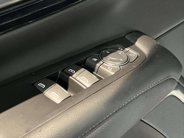 Used 2025 Chevrolet Suburban High Country AWD/4WD image 16