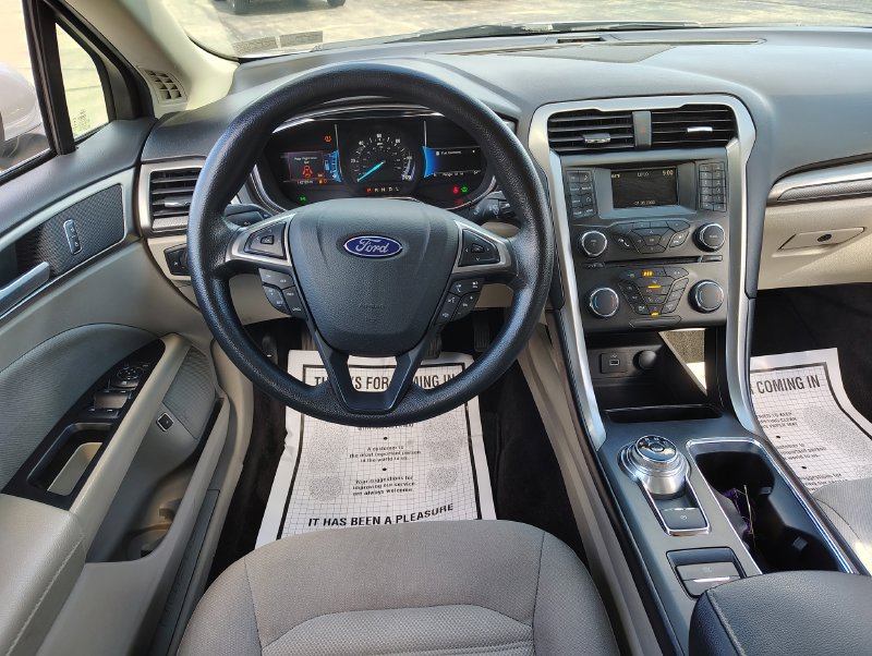 Used 2017 Ford Fusion SE FWD image 23