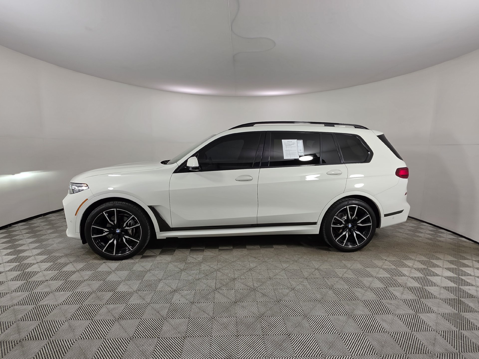 Used 2021 BMW X7 xDrive40i w/ M Sport Package AWD/4WD image 39