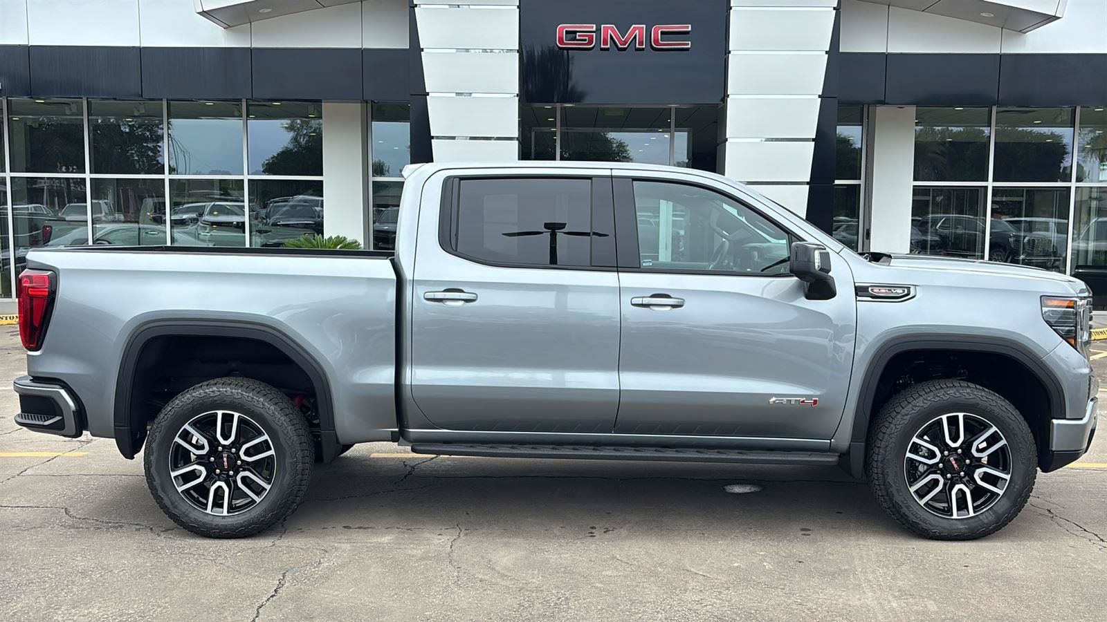 New 2026 GMC Sierra 1500 AT4 w/ AT4 Premium Package AWD/4WD image 9