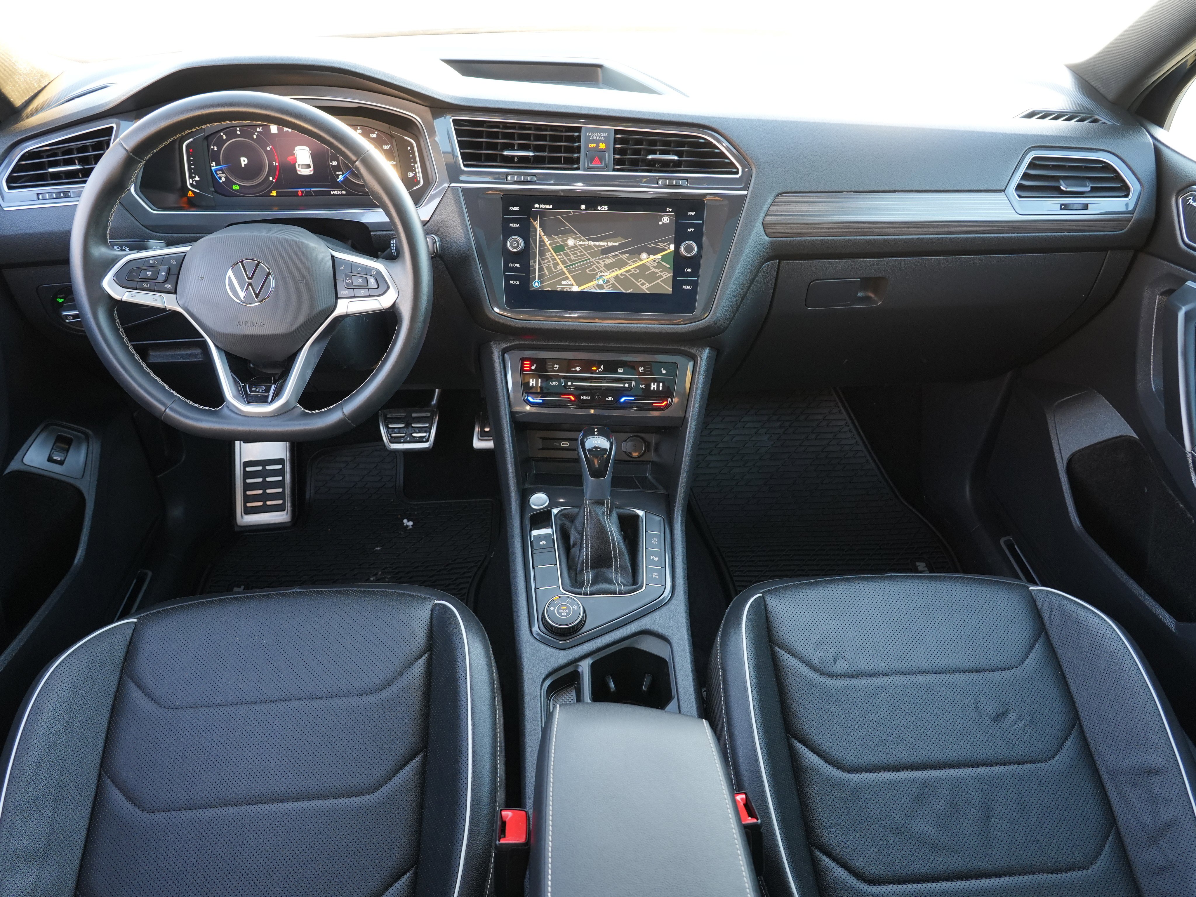 Used 2023 Volkswagen Tiguan SEL R-Line image 32