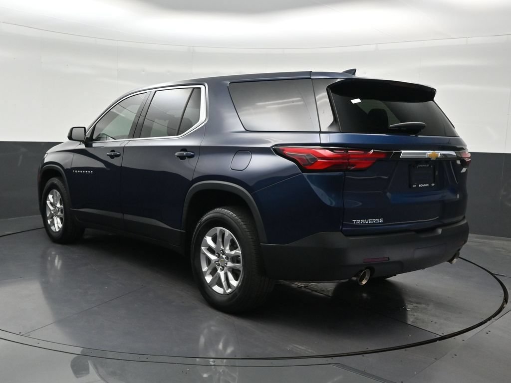 Used 2023 Chevrolet Traverse LS FWD image 3