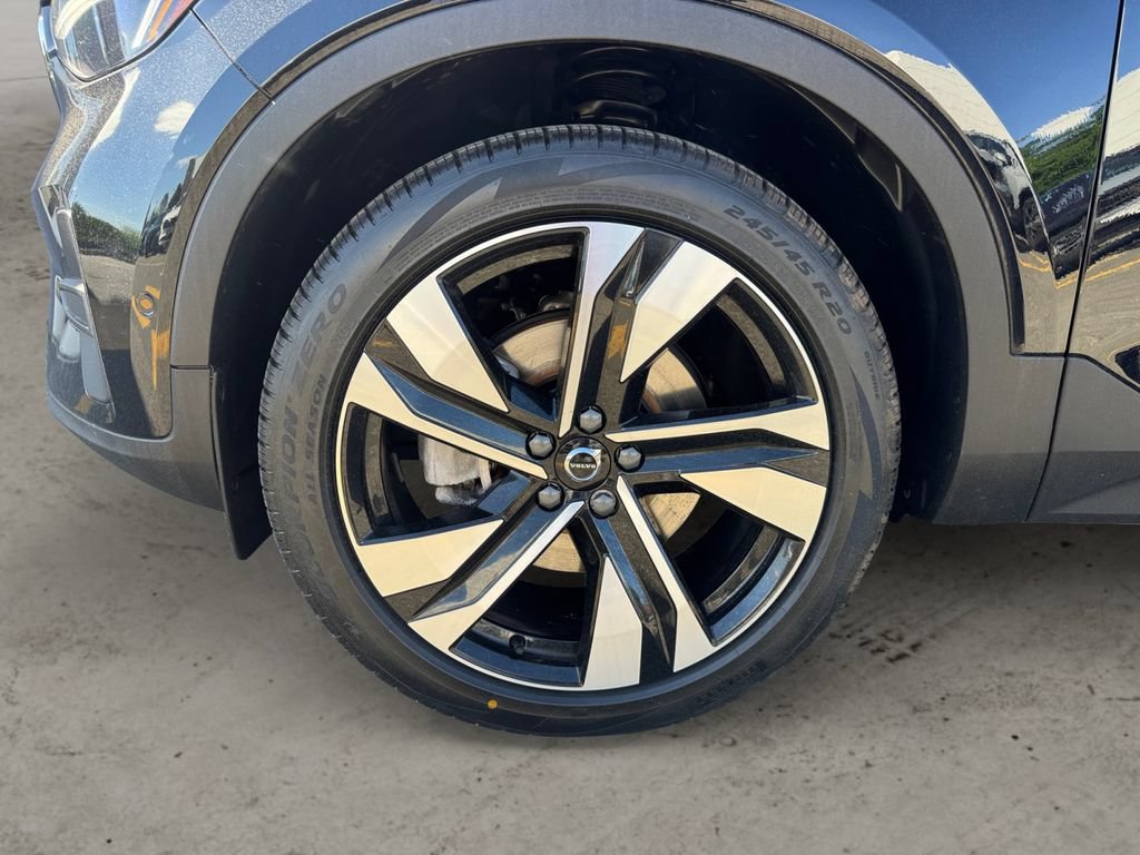 Certified 2023 Volvo XC40 B5 Plus w/ Protection Package Premier AWD/4WD image 9