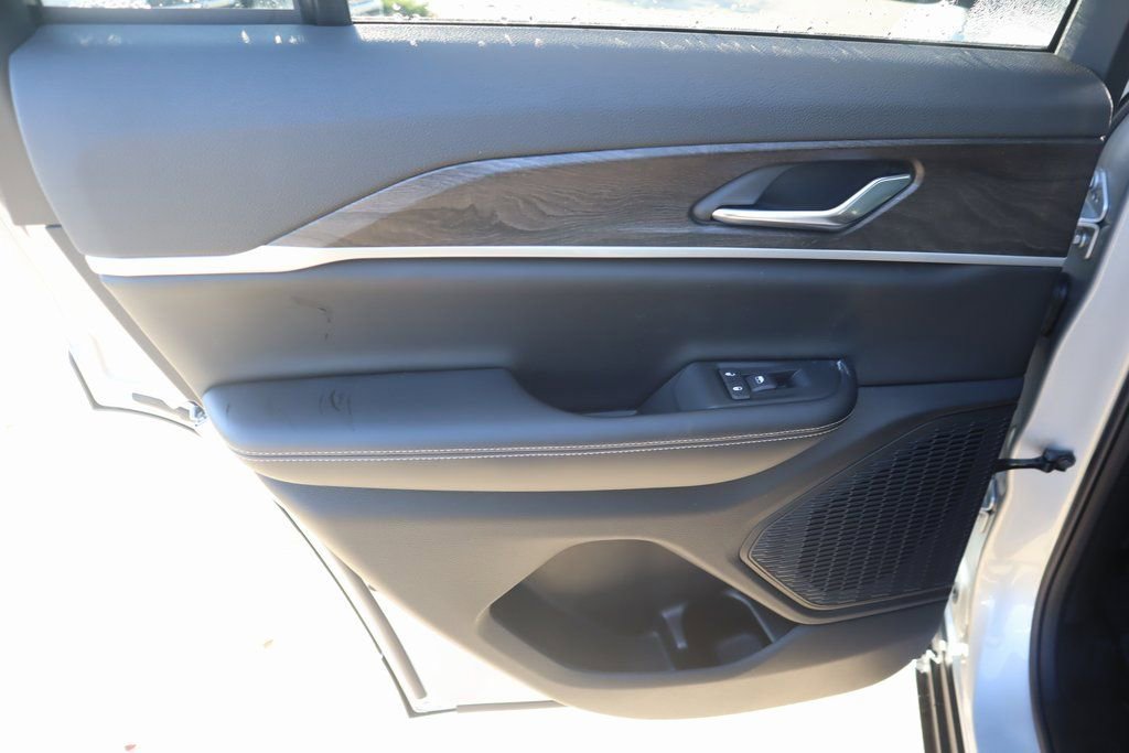 New 2025 Jeep Grand Cherokee Limited image 17