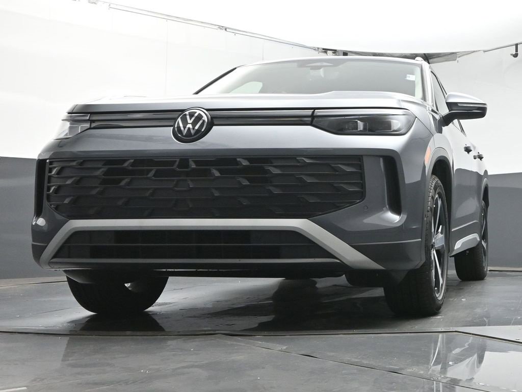 New 2025 Volkswagen Tiguan SE image 38