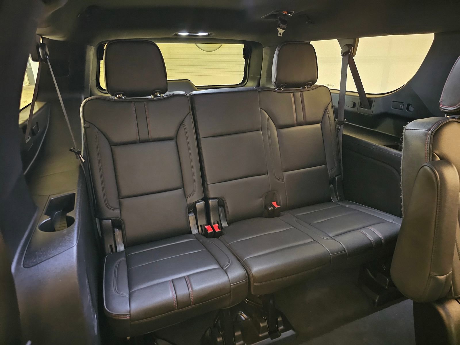 Used 2022 Chevrolet Suburban RST w/ Sport Performance Package image 31