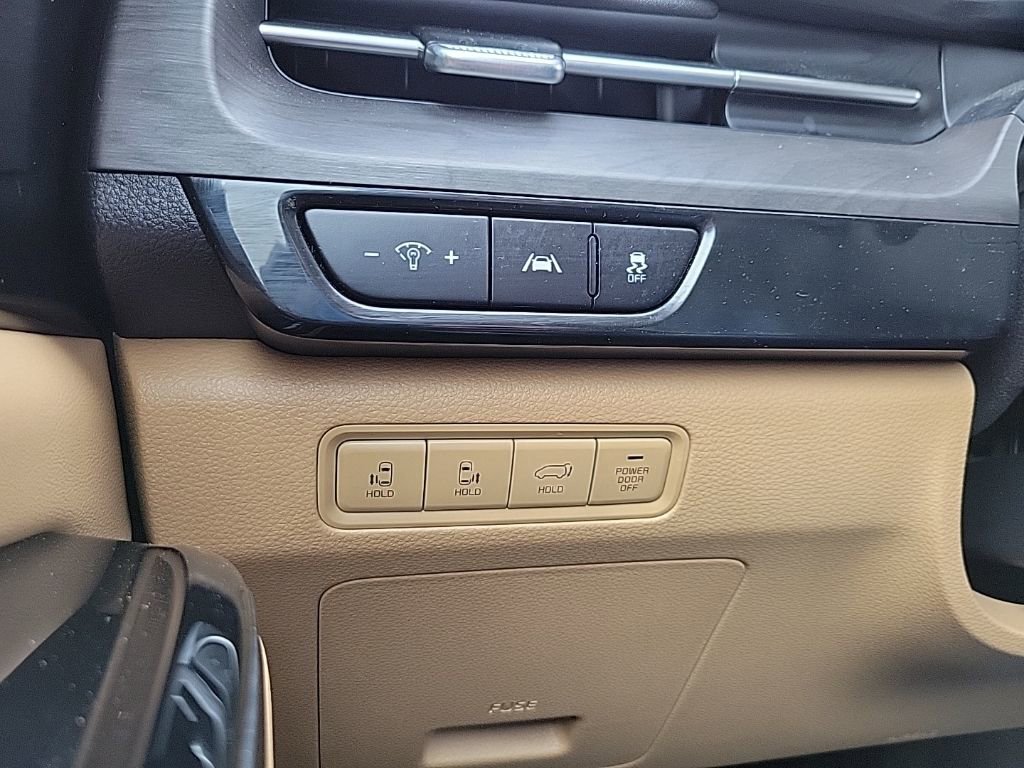 Used 2024 Kia Carnival EX image 29