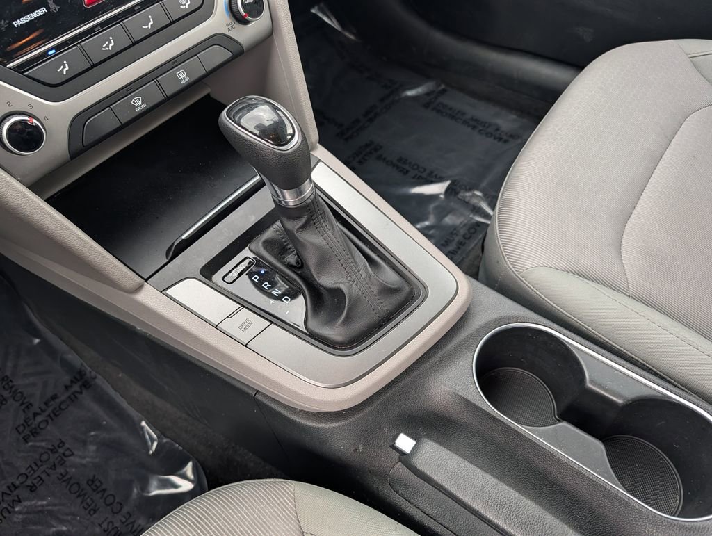Used 2017 Hyundai Elantra SE image 24