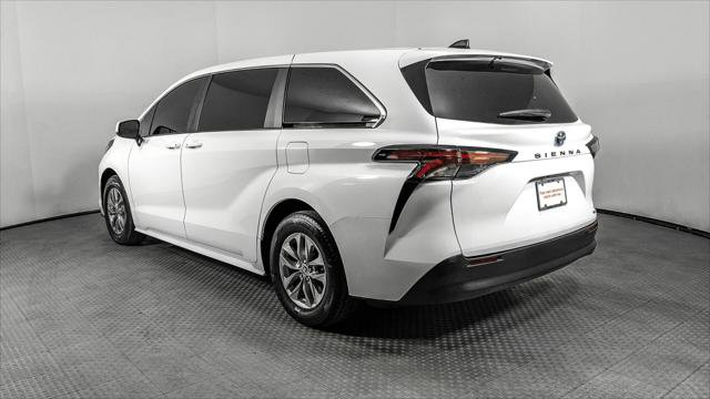 Used 2024 Toyota Sienna LE FWD image 6