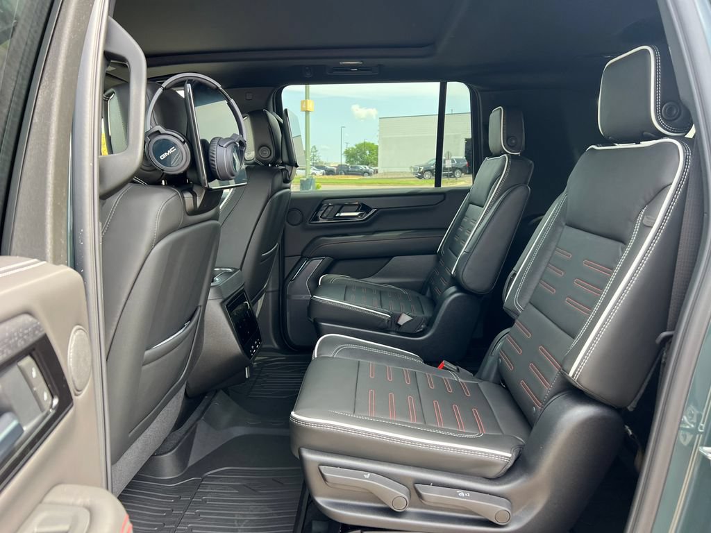 New 2026 GMC Yukon XL AT4 Ultimate w/ LPO, Illumination Package AWD/4WD image 5