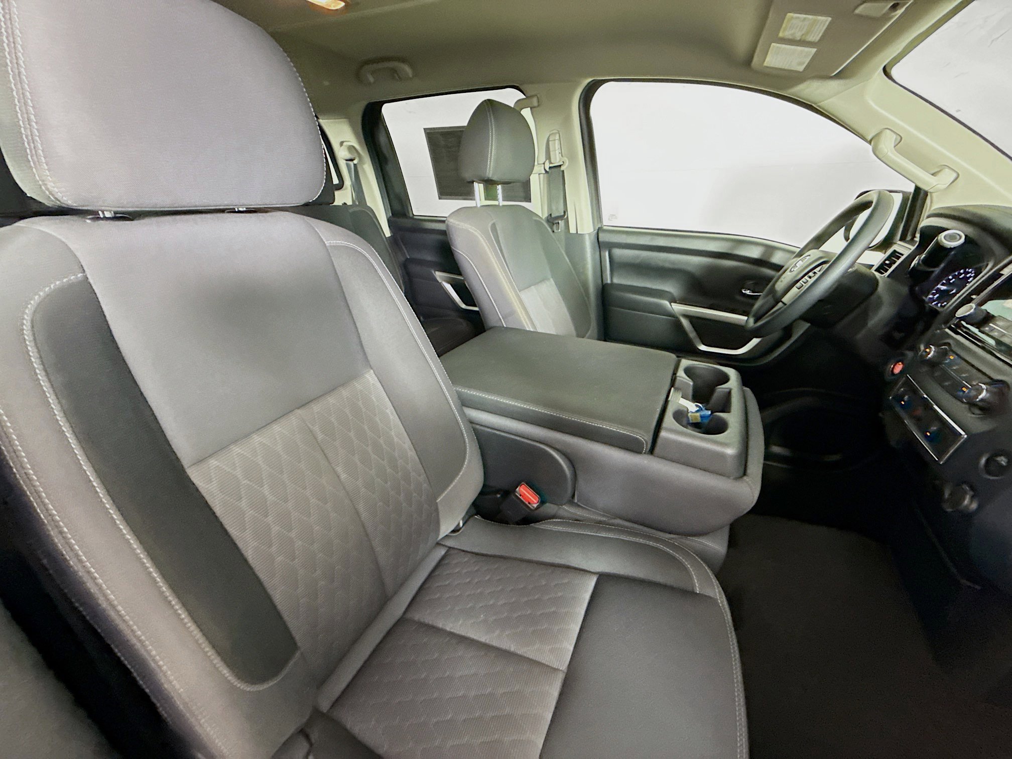 Used 2022 Nissan Titan SV w/ Accessory Utility Package image 32