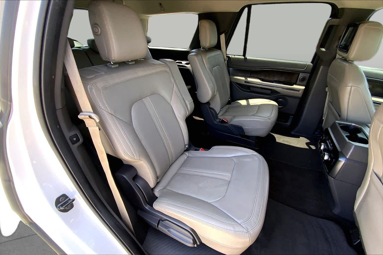 Used 2019 Ford Expedition Limited w/ Equipment Group 302A RWD image 19