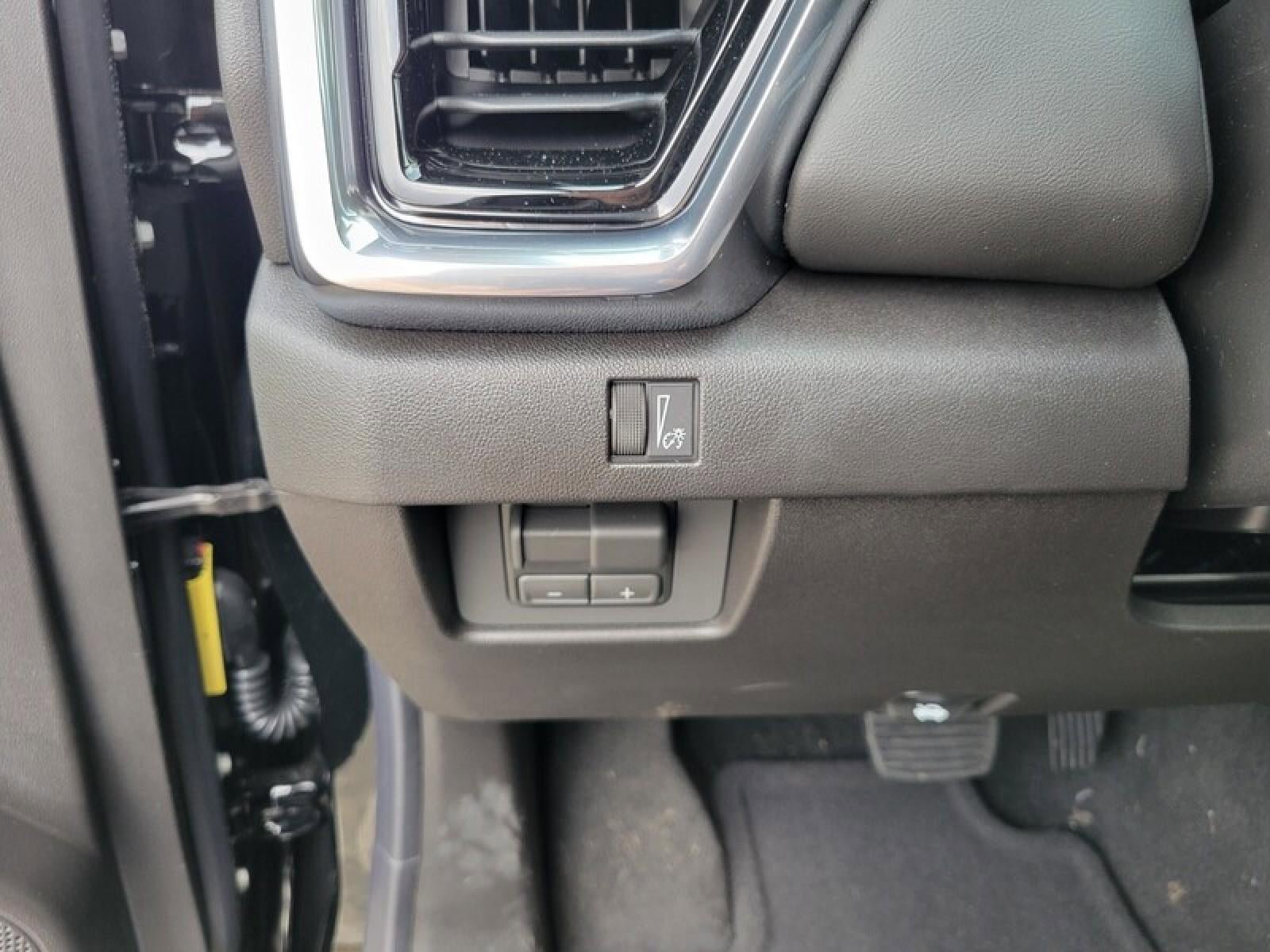 New 2026 GMC Canyon Elevation w/ Convenience Package RWD image 19