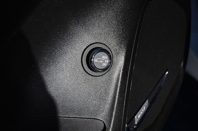 Used 2022 Buick Envision Essence w/ Technology Package I image 9