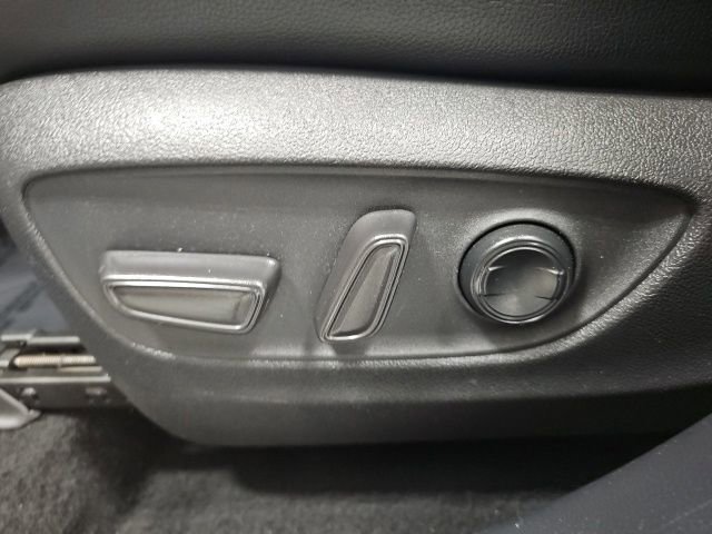 Used 2020 Toyota Highlander XLE image 17