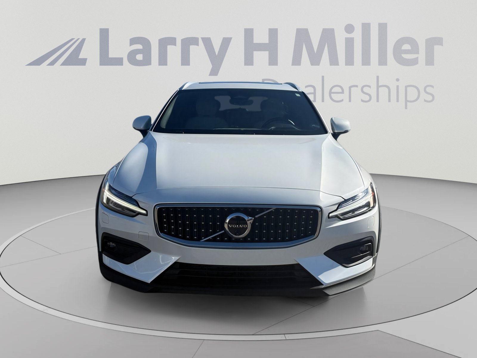 Used 2025 Volvo V60 B5 Cross Country Ultra AWD/4WD image 8