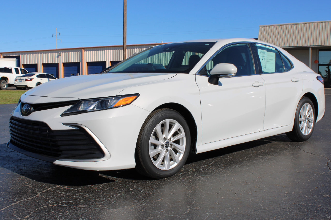 Used 2023 Toyota Camry LE image 11