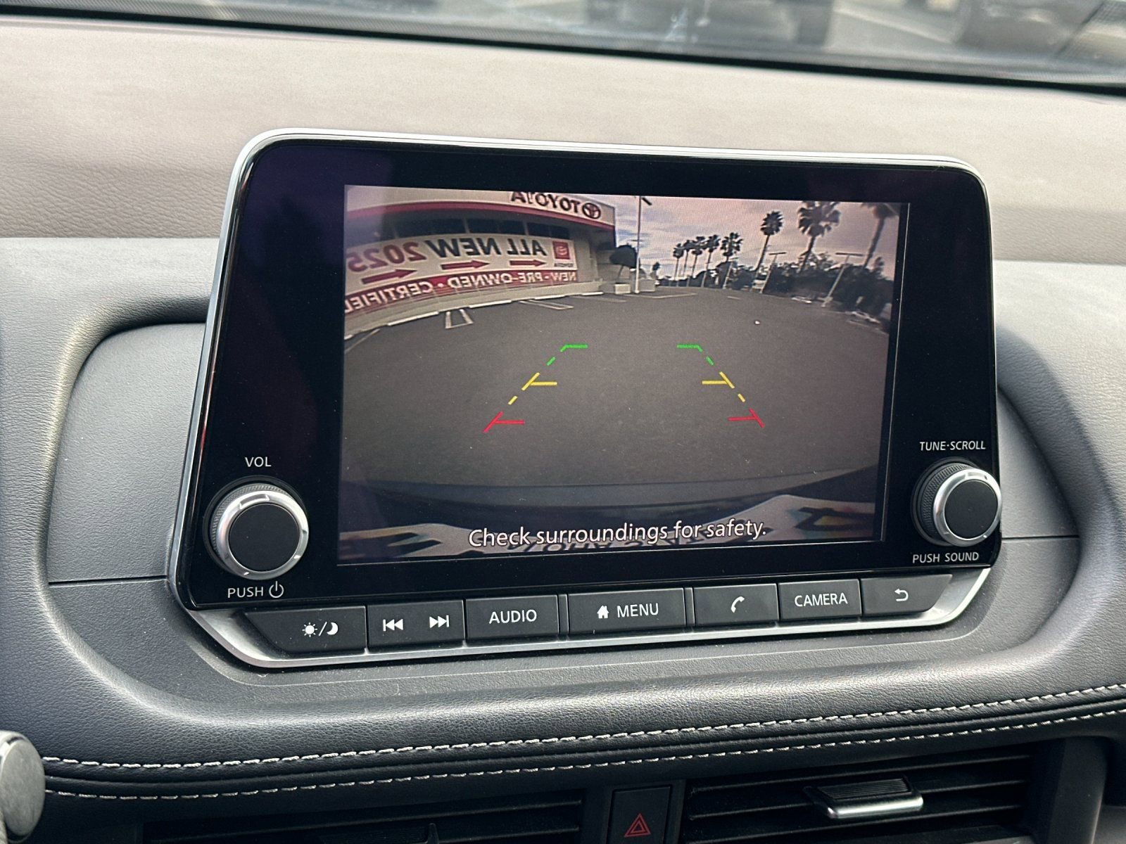 Used 2023 Nissan Rogue SV image 18