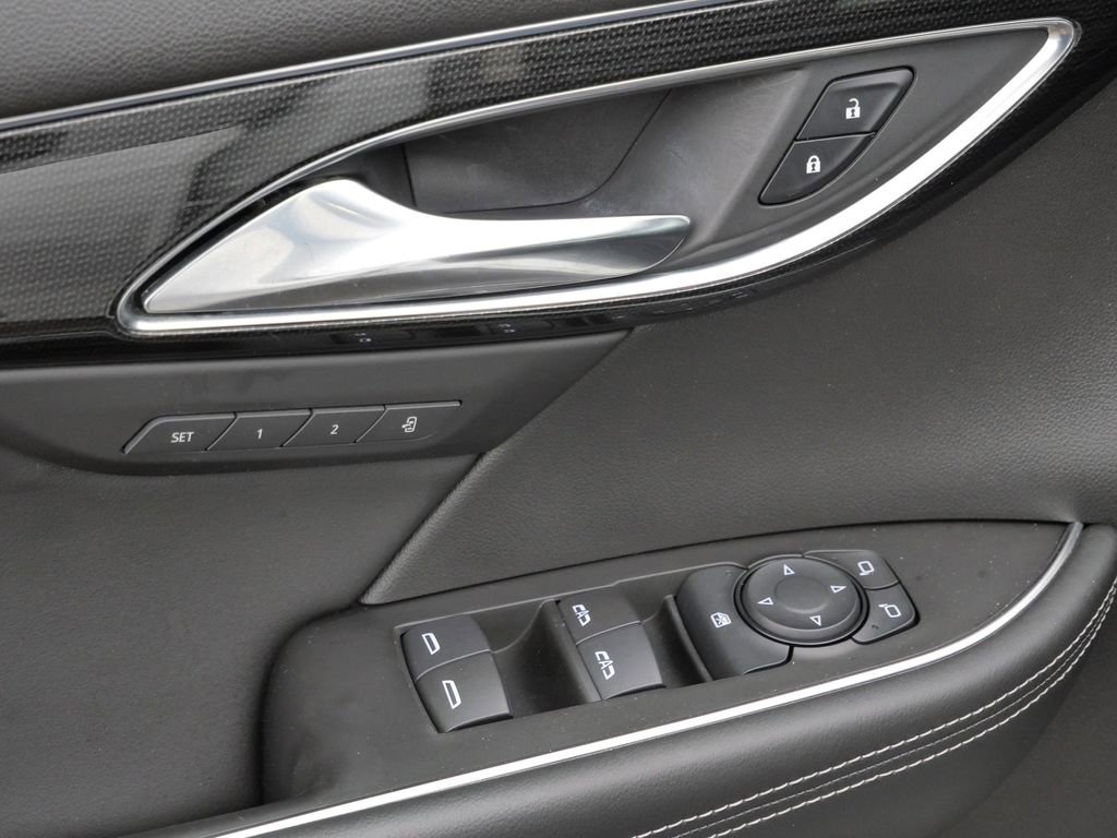 Used 2022 Buick Envision Essence w/ Sport Touring Package image 17