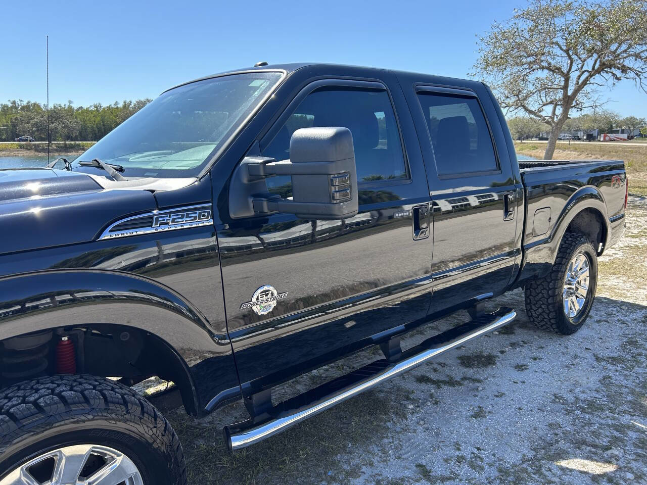 Used 2016 Ford F250 Lariat w/ Lariat Interior Package image 14