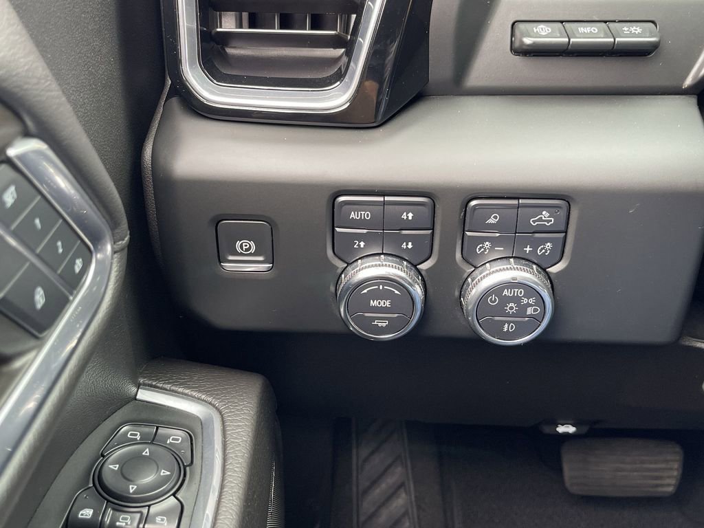 Used 2024 GMC Sierra 3500 Denali w/ Denali Reserve Package AWD/4WD image 18