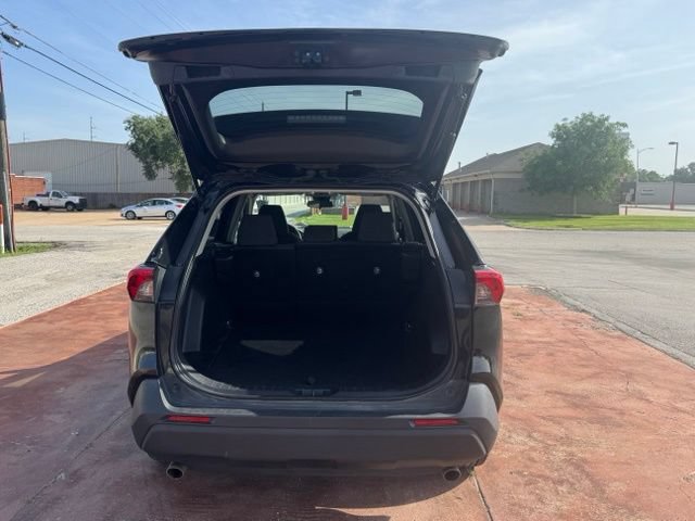Used 2022 Toyota RAV4 LE AWD/4WD image 5