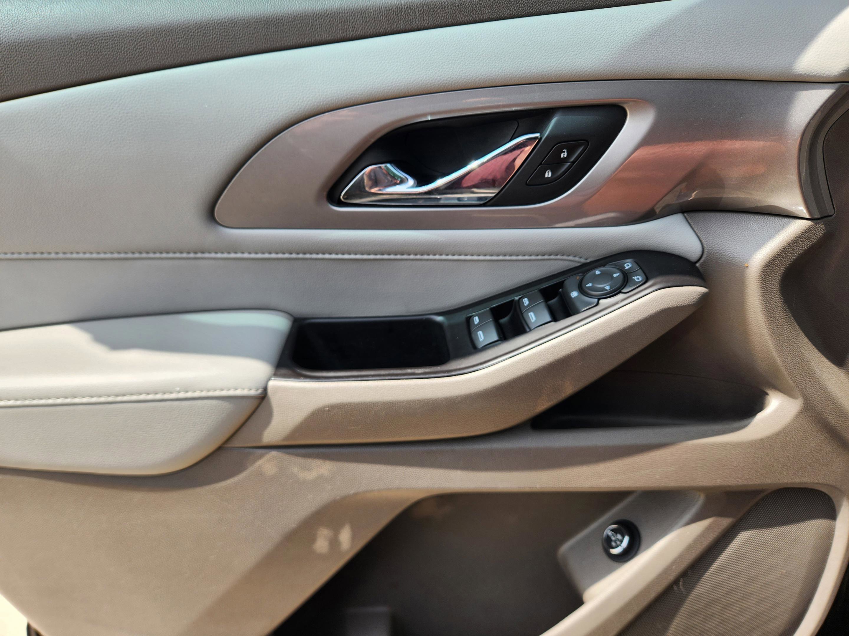 Used 2018 Chevrolet Traverse LT FWD image 17