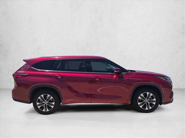 Used 2021 Toyota Highlander XLE FWD image 4
