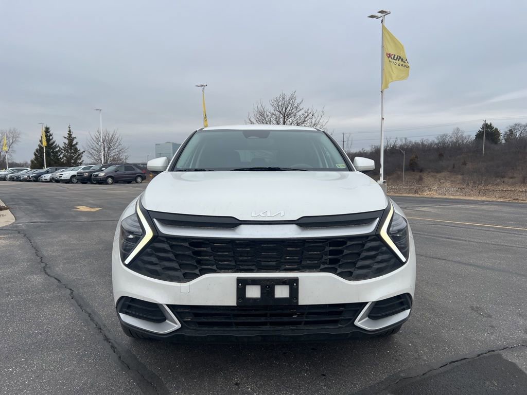 Used 2025 Kia Sportage LX image 2