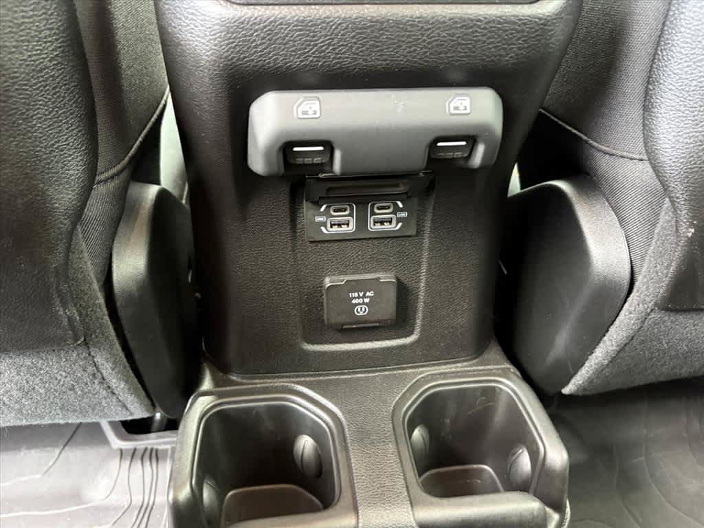 Used 2024 Jeep Gladiator Mojave w/ Technology Group AWD/4WD image 9