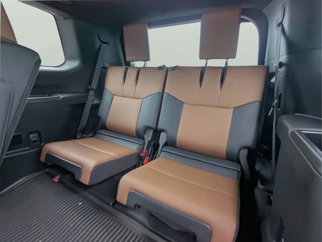 Used 2024 Lexus GX 550 w/ Accessory Package (31) AWD/4WD image 16