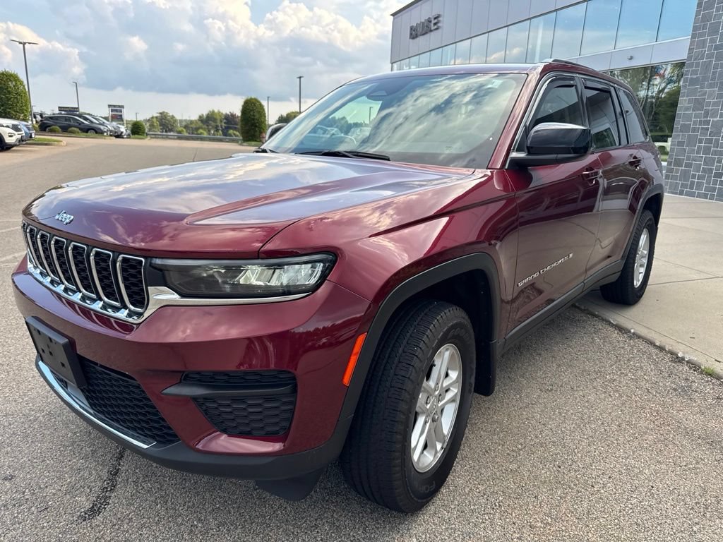 Used 2023 Jeep Grand Cherokee Laredo AWD/4WD image 5