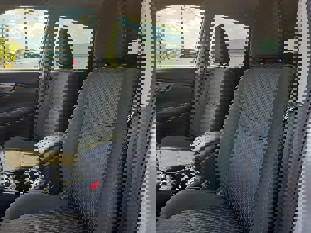 Used 2019 Nissan Rogue SV image 12